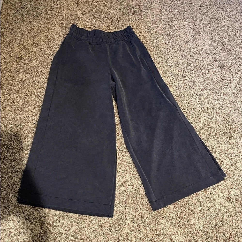 Lululemon Seek Softness Mid Rise Crop Black